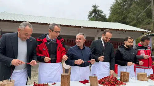 Bilecik'te acı biberin şampiyonu belli oldu: Protokol üyeleri hünerlerini sergiledi