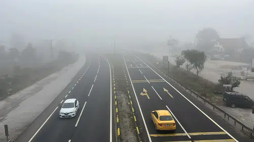 Bolu Dağı'nda sabah saatlerinde görüş mesafesi 30 metreye kadar geriledi