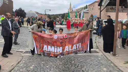 Minik öğrencilerin tarihi yürüyüşü: Tokat'ta asırlık gelenek yeniden canlandı