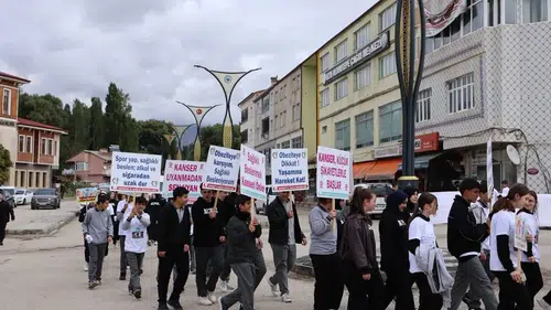 Bayburt sokaklarında kansere karşı dev adımlar: Erken teşhis hayat kurtarır mesajı verildi