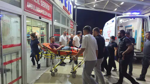 Kozan'da korku dolu anlar: Kasklı saldırgan evini bastı