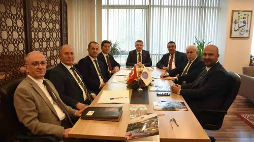 Doğu Karadeniz'in Yerel Yönetimleri Gümüşhane'de Ortak Akıl İçin Bir Araya Geldi