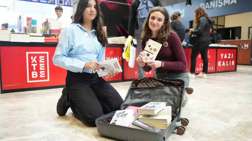 Kitap Fuarı'nda şaşırtan manzara: Valizler ve pazar arabaları dolup taşıyor