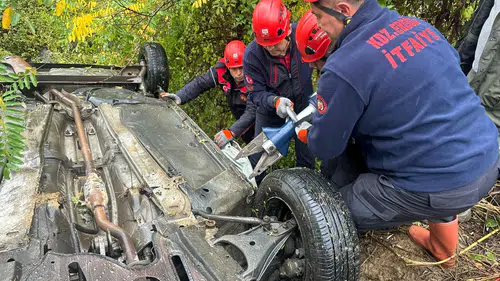 Zonguldak yolunda korkutan kaza: Araç hurdaya döndü