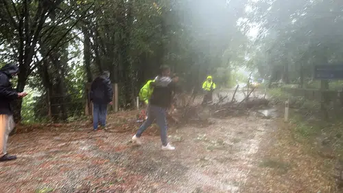 Bartın'da doğa öfkesini kustu: Yollar kapandı, çatılar uçtu