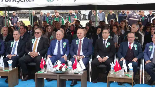 Kars'ta şeker pancarı hasadı başladı: Hedef 210 bin tonluk dev üretim