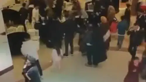 Düğün salonunda takı töreni kabusa döndü: Sandalyeler havada uçuştu