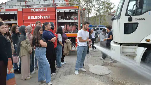 Geleceğin afet uzmanları sahada: İtfaiye ekiplerinden uygulamalı ders