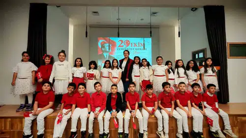 Van'da minik kalplerden Cumhuriyet'e 103. yıl selamı