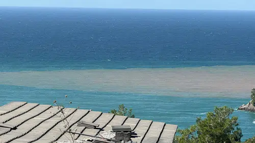 Bartın'da doğa olayı: Karadeniz'in suları çamura bulandı