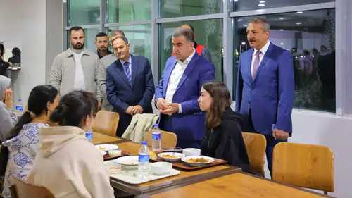 Bayburt'ta yurt denetimi: Vali Eldivan öğrencilerin sofrasına konuk oldu