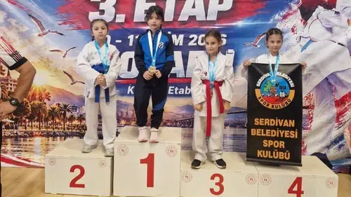 Kartepe'nin genç karatecileri Darıca'da madalyalara ambargo koydu