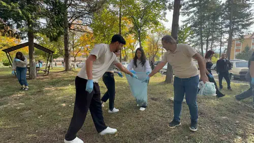 Kastamonu'da kampüs temizliği: Ayak izinden başka iz bırakmadılar