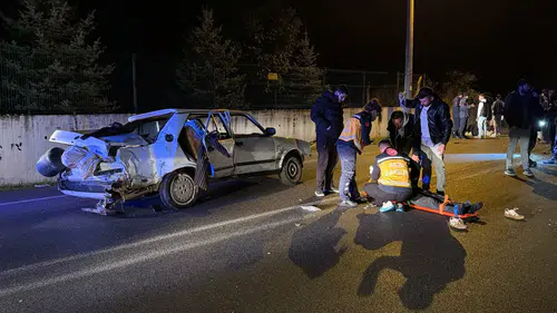 Kütahya'da gece yarısı dehşeti: Takla atan otomobilde dört kişi yaralandı