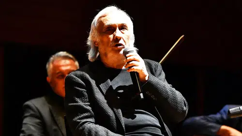 Gırgıriye'de skandal gece: Müjdat Gezen organizasyon kurbanı oldu, sahnede fenalaştı