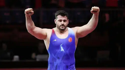 Zirvenin tek sahibi: Rıza Kayaalp Avrupa'da rekorları altüst etti