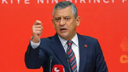 Özgür Özel’den Erdoğan’a sert tepki: Benimle baş edemeyince şoförlere iftira attırıyorsun