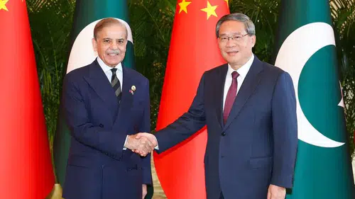 Pakistan lideri Şerif rotayı Pekin'e çeviriyor