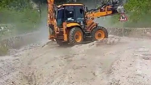 Denizli’de dolu yağışı ulaşımı kesti