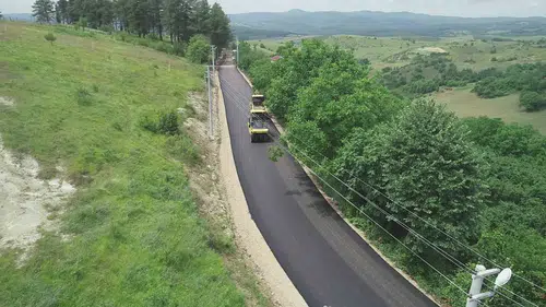 Kandıra yollarındaki çukurlara belediye neşteri