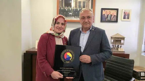 Ardeşen TSO Genel Sekreteri 30 yıllık emeğini ödülle taçlandırdı