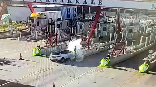 Malkara gişelerinde beton bariyere çarpan otomobil can aldı