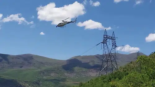 Karakaya Barajı hattında enerji kesintisine helikopterli çözüm