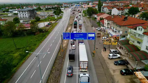 Bayram yolcuları Afyonkarahisar trafiğini kilitledi