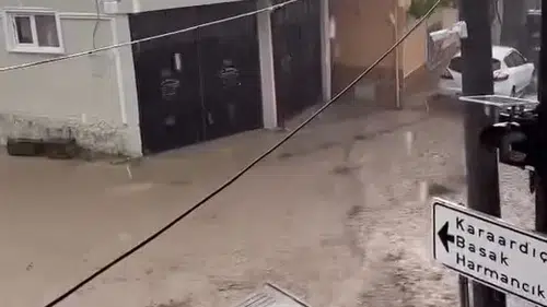 Bursa'nın Keles ilçesinde sağanak hayatı felç etti