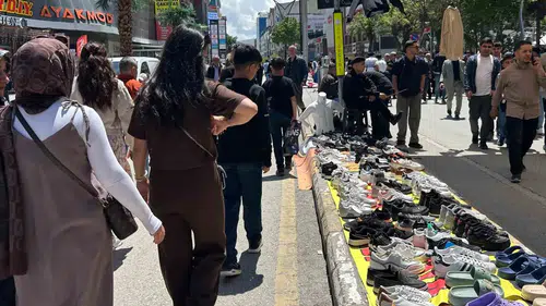 Vanlılar bayram alışverişi için çarşıya indi