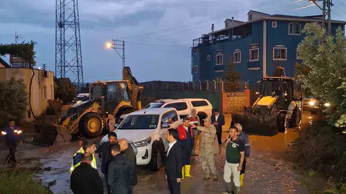 Hatay sağanak yağışla mücadele ediyor