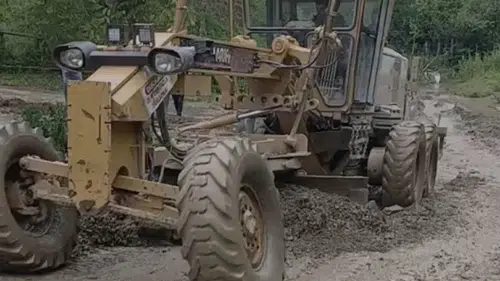 Kavak’ta sel sularının bozduğu yollar onarıldı