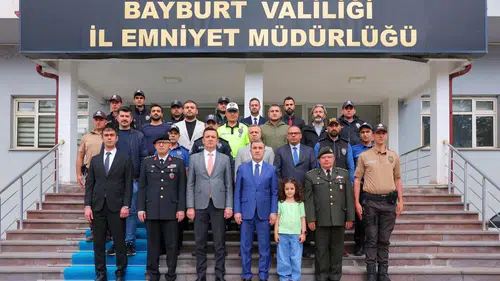 Bayburt Valisi nöbetteki güvenlik güçlerini ziyaret etti