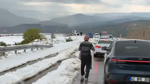 Karaman yollarını ceviz büyüklüğünde dolu vurdu