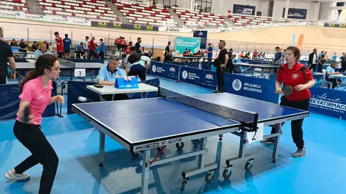 Aydınlı özel sporcular Konya’dan altın madalyalarla döndü
