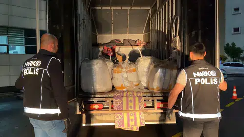 Malatya polisi tek operasyonda 166 bin sentetik hap yakaladı