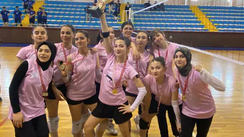 Erzurum voleybolunda kupa Tevfik İleri Anadolu Lisesi’ne gitti