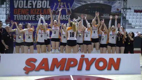 Eczacıbaşı Genç Kız Takımı namağlup şampiyonluğa ulaştı