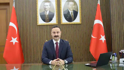 Havza'da bayram trafiğine karşı okul bahçeleri otopark oluyor