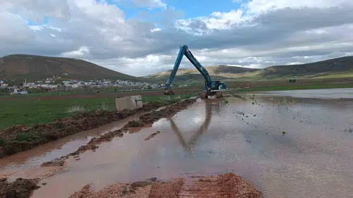 Bayburt’ta eriyen karlar dere yataklarını hareketlendirdi