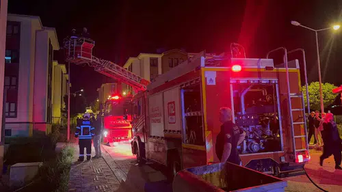 Elazığ’da apartman yangını Hamile kadın hastaneye kaldırıldı