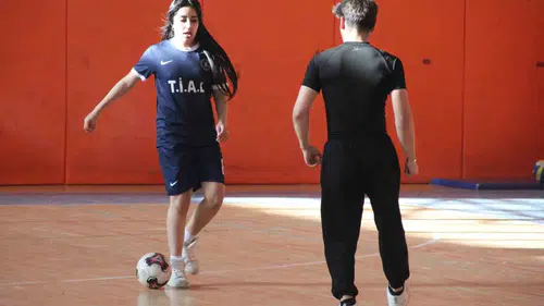 Erzurum'da okul çıkışı salonu dolduran gençler başarıya koşuyor