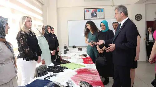 Bursa'da kadınların el emeği Hüdavendigar'da görücüye çıktı
