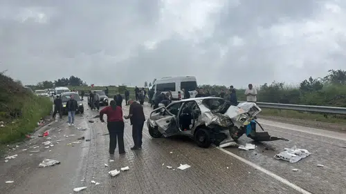 Karabük yolunda feci kaza Servis otobüsü ve otomobil çarpıştı