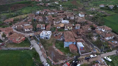 Çorumda hortum felaketi köyü savaş alanına çevirdi