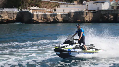 Antalya sahillerinde deniz polisi devriye mesaisini sıklaştırdı