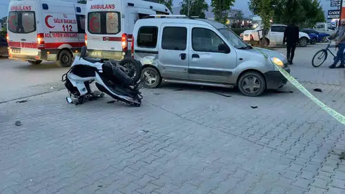 İnegöl yolunda motosiklet kazası 2 genç yaralandı