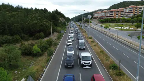 Bayram tatili için yola çıkanlar Muğla girişinde uzun kuyruklar oluşturdu