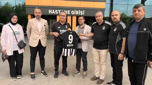 Küçük Mustafa'ya tribünlerden gelen büyük destek