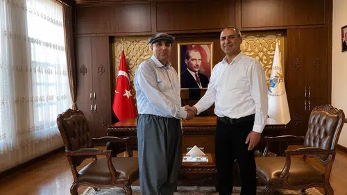 Silifke Kaymakamı şalvarı giydi sahaya indi